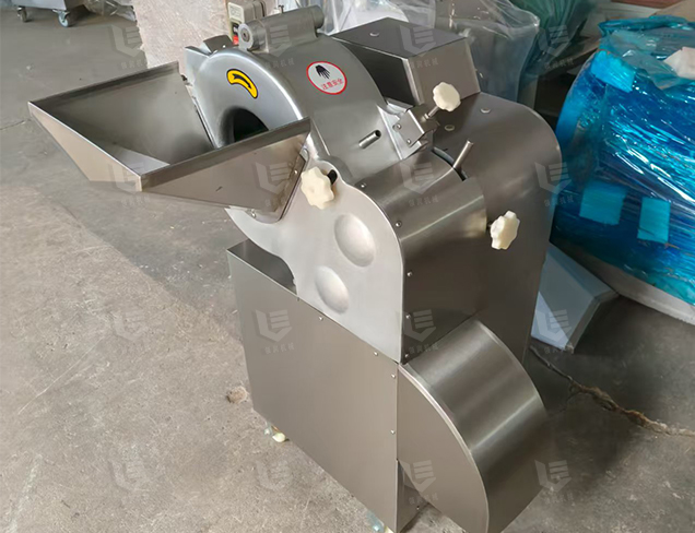 Carrot slicing machine
