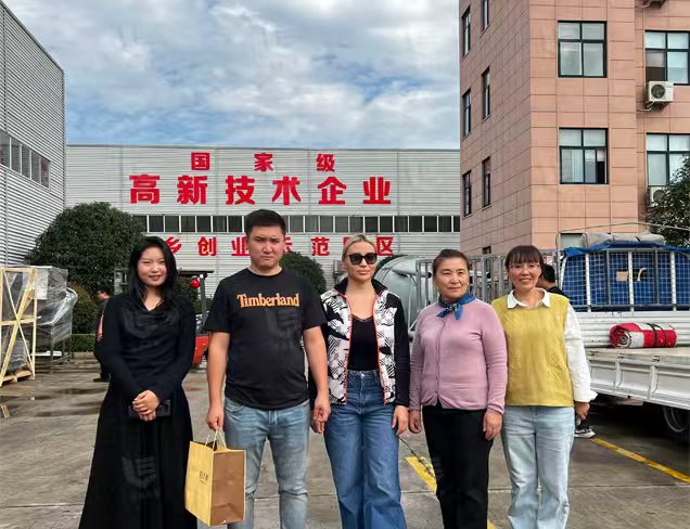 American customers visited our factory