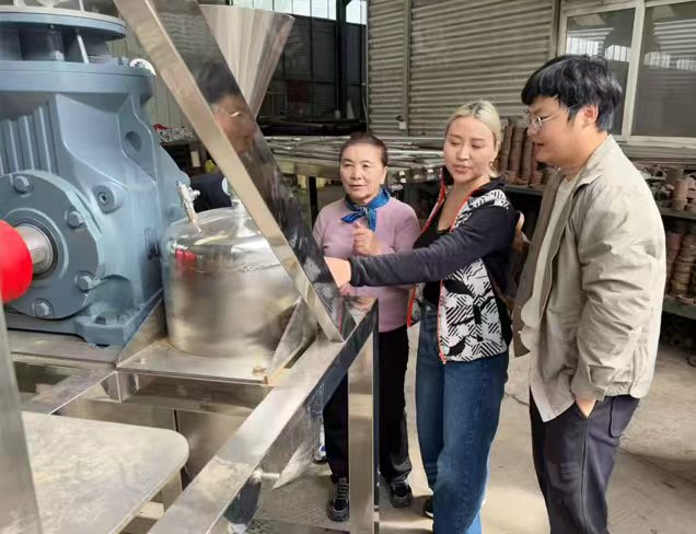 American customers visited our factory