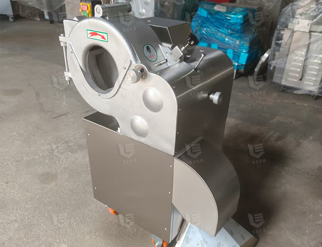 Carrot slicing machine