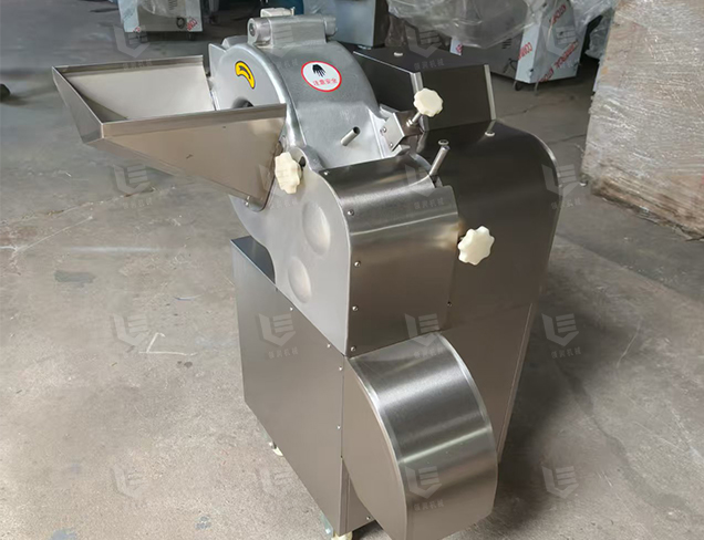 Carrot slicing machine