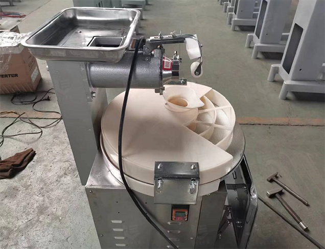 Automatic dough divider rounder machine